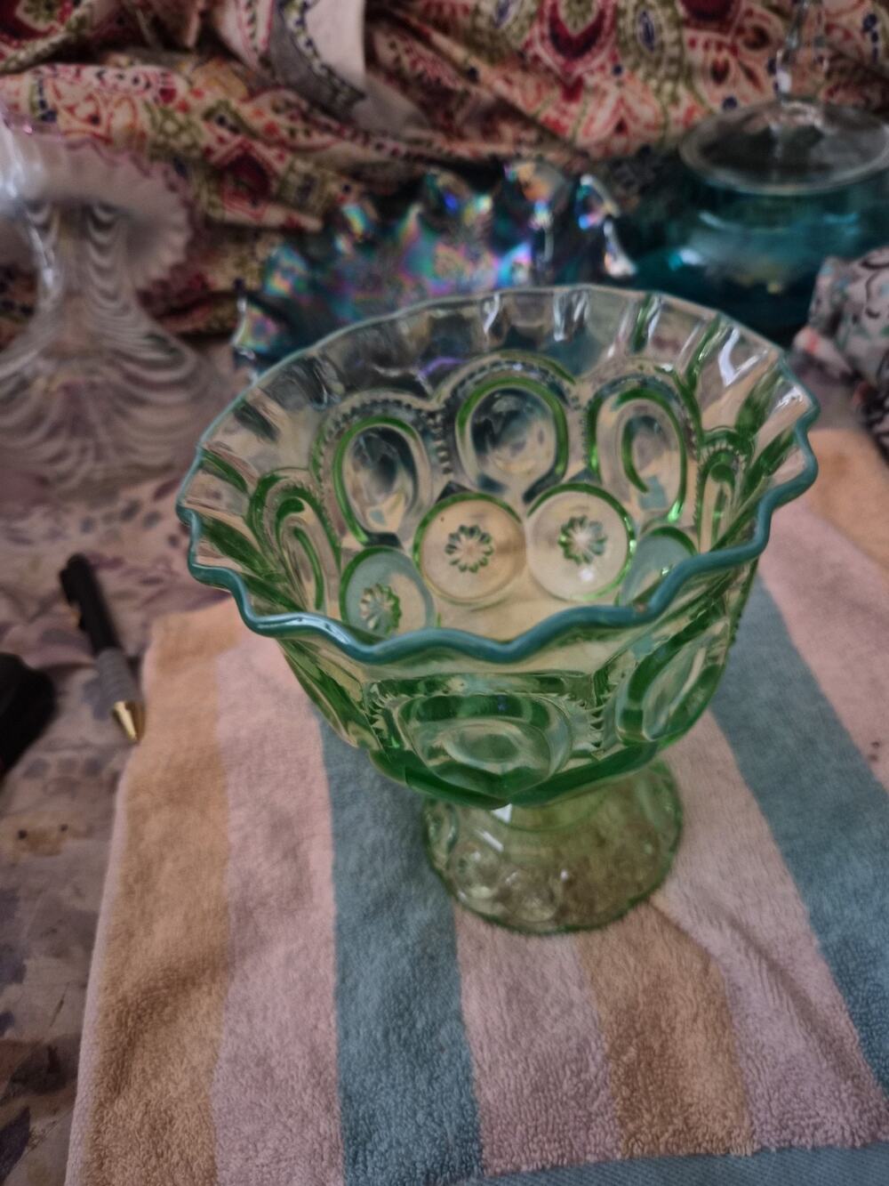 Vintage L E Smith Moon and Stars Green Pedestal Compote w/ 18 Pt Crimp Rim 5.5”